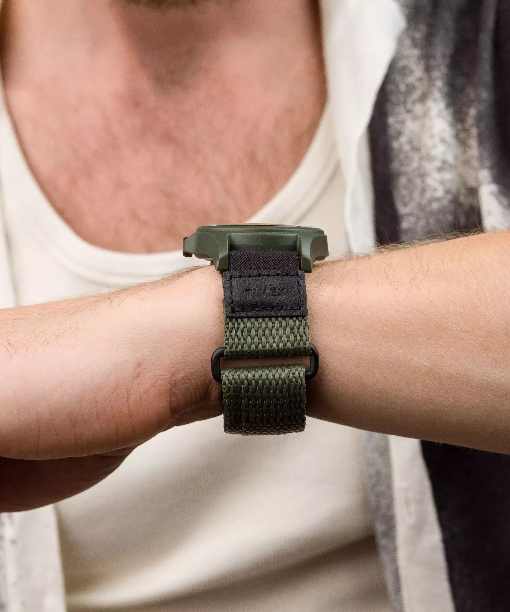 TW4B29300 Expedition Acadia Análogo para Caballero con Pulsera de Tela