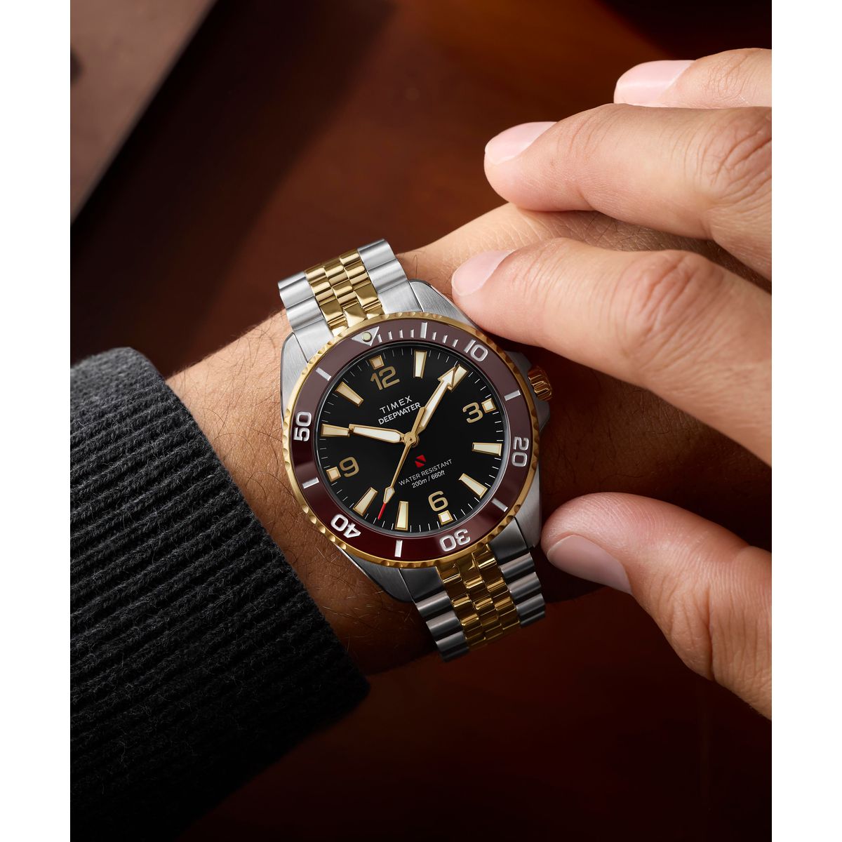 TW2Y64700 Deepwater de hombre banda de metal