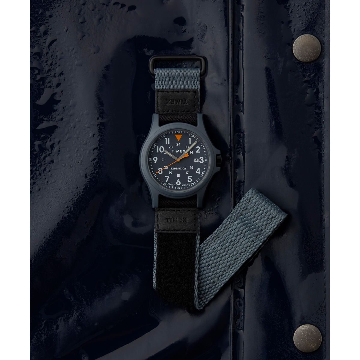 TW4B29500 Expedition  Acadia  Análogo para Caballero con Pulsera de Tela